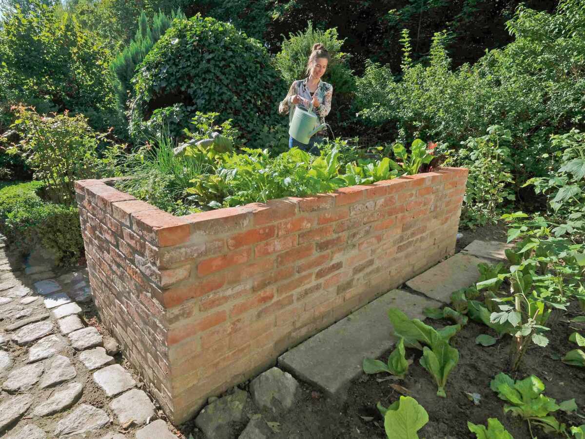 Anleitung Hochbeet aus Backsteinen selber bauen Schritt für Schritt