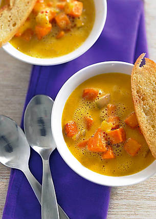 Pfeffrige Kürbissuppe mit Kokosmilch und Ingwer