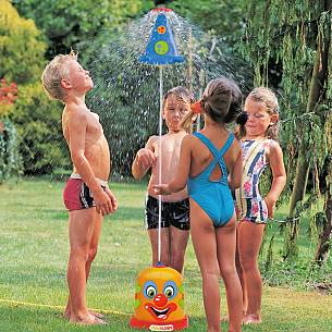Es gibt auch Wasser-Clowns und mehr, die den Wasserspaß noch lustiger spritzen lassen.