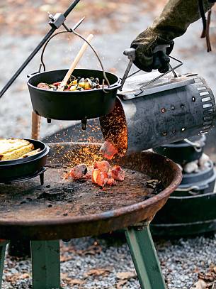 Im Dutch Oven kann man kochen, backen, schmoren und brutzeln.