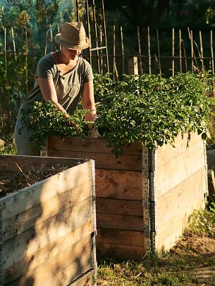 Hochbeete könnten auch gut als lockere, grüne Abgrenzung zum Gartennachbarn aufgestellt werden.