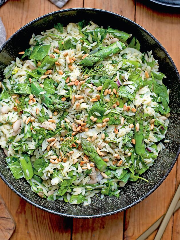 Orzo-Salat mit grünem Spargel