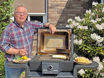 Räuchern mit dem Elektrogrill hat unser Autor Manfred Eckermeier ausprobiert.