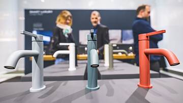 In bverschiedenen Farben verfügbar