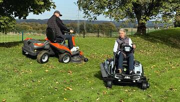 „EGO Z6“-Wendekreis-Mäher, Husqvarna „R 200iX“-Knicklenker