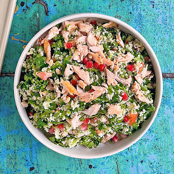 Erfrischend und einfach lecker ist dieser orientalische Salat mit Bulgur und Forelle.
