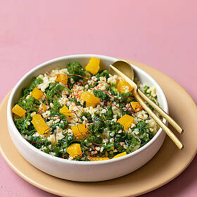 Grühnkohl lässt sich vielseitig zubereiten – hier als köstlicher Bulgur-Salat.