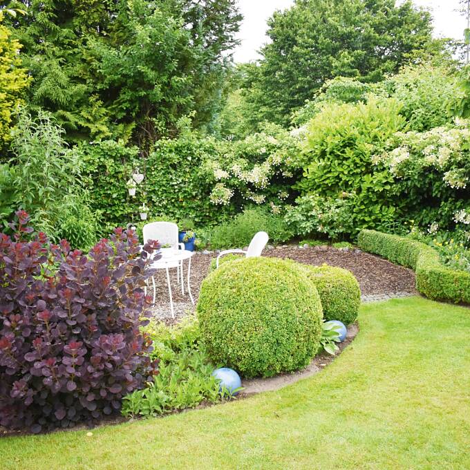 Ein Sitzplatz im Garten Kleinere, gestaltete Plätze im Grünen sind gemütliche Rückzugsorte.
