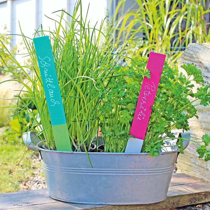 Kräuterschilder selber machen Dekorative Namensschilder sorgen für mehr Übersicht im Kräuter-Topfgarten und sind auch nette Mitbringsel.