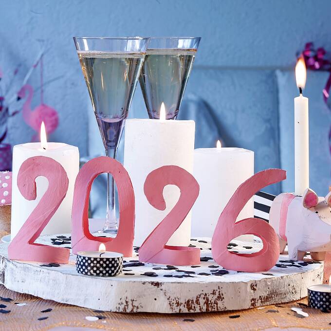 Das kreative Kerzentablett bringt garantiert Glück fürs neue Jahr.